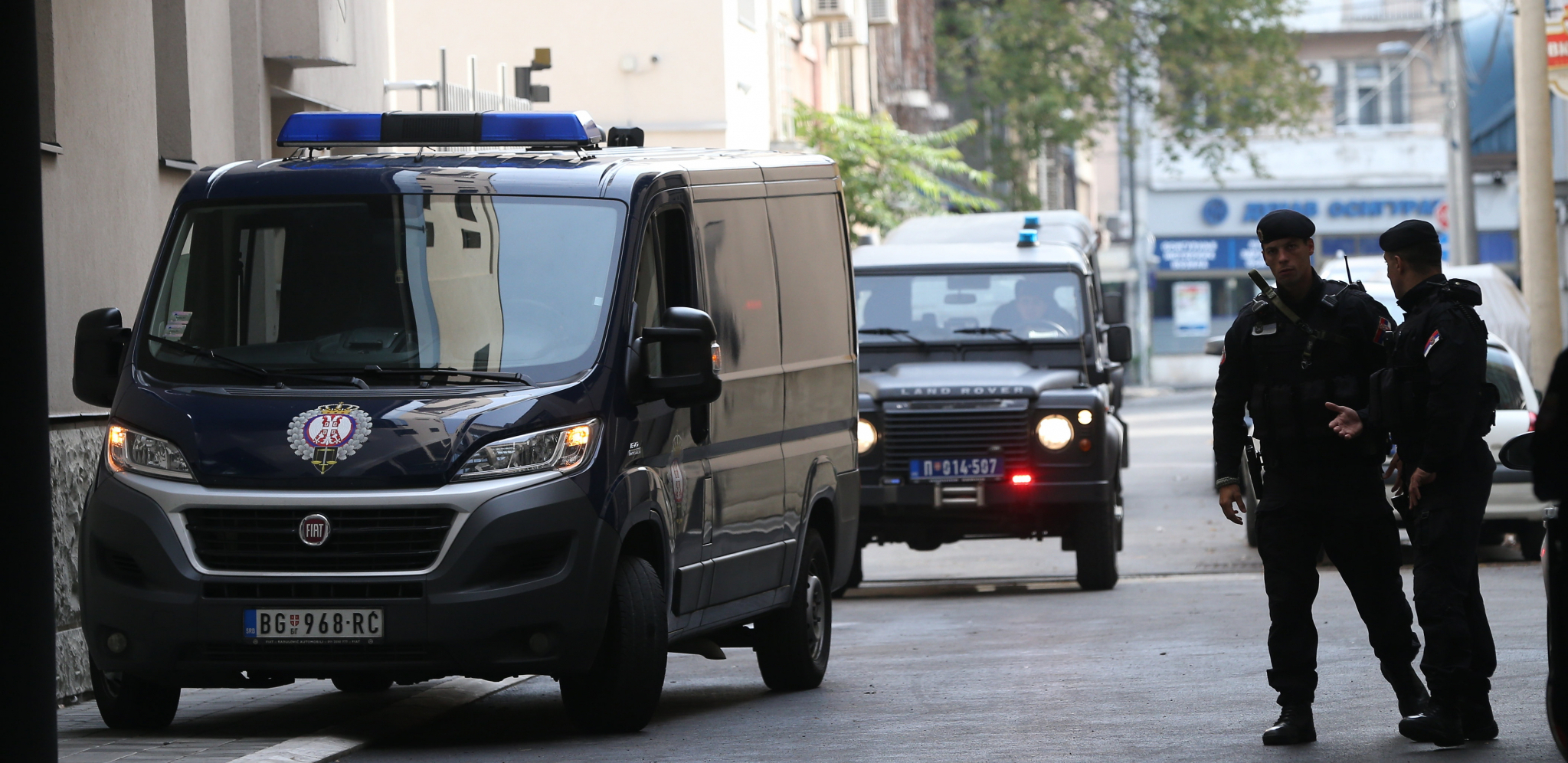 VELIKA AKCIJA HAPŠENJA U TOKU Na nizu lokacija u Beogradu policija privodi više od 20 osumnjičenih!