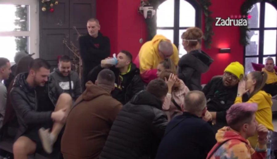 AJDE DA POLJUBIŠ RUKU BIVŠOJ TAŠTI! Miki napravio urnebesnu šalu na račun Anđela i Džehve, evo kako je on reagovao!