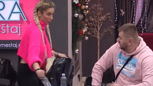 IDEŠ POGREŠNIM PUTEM! Janjuša izjeda ljubomora što je Aleks spremila večeru Dejanu, a onda je potkačio i Cara zbog Maje i Čorbe!