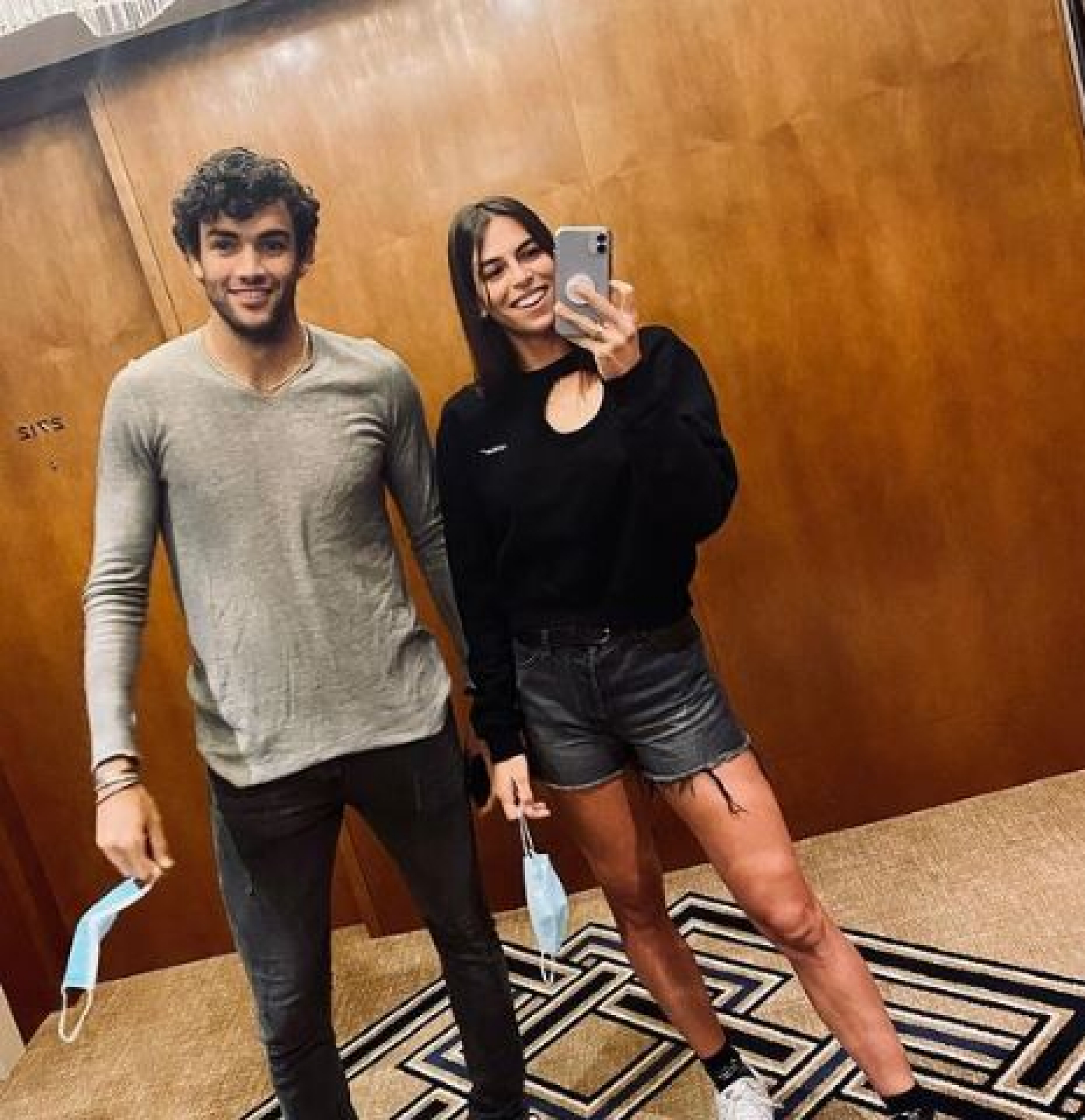 ZGODNA HRVATICA OPČINILA ČUVARA NOVAKOVOG TRONA! Ajla je nekada ljubila Kirjosa, ali sada je u njegovom zagrljaju! (FOTO GALERIJA)