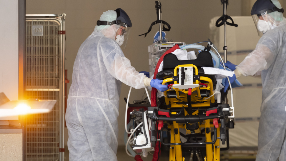 NEVAKCINISANI ČEKAJU U REDU Italijanske bolnice odbijaju da ih leče i operišu!