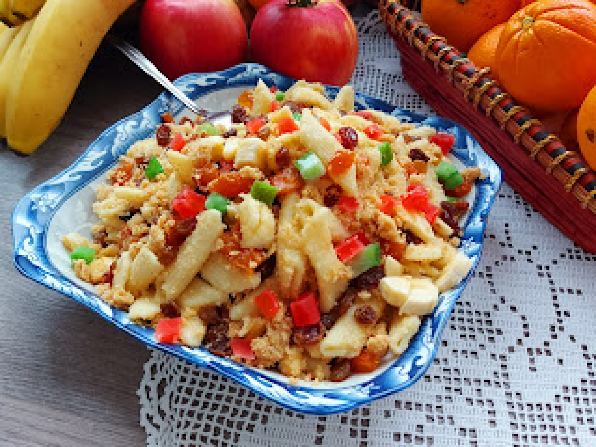 JELO U KOME ĆETE SIGURNO UŽIVATI: Testenina sa grožđem, medom i orasima, a ukus je fenomenalan (VIDEO)