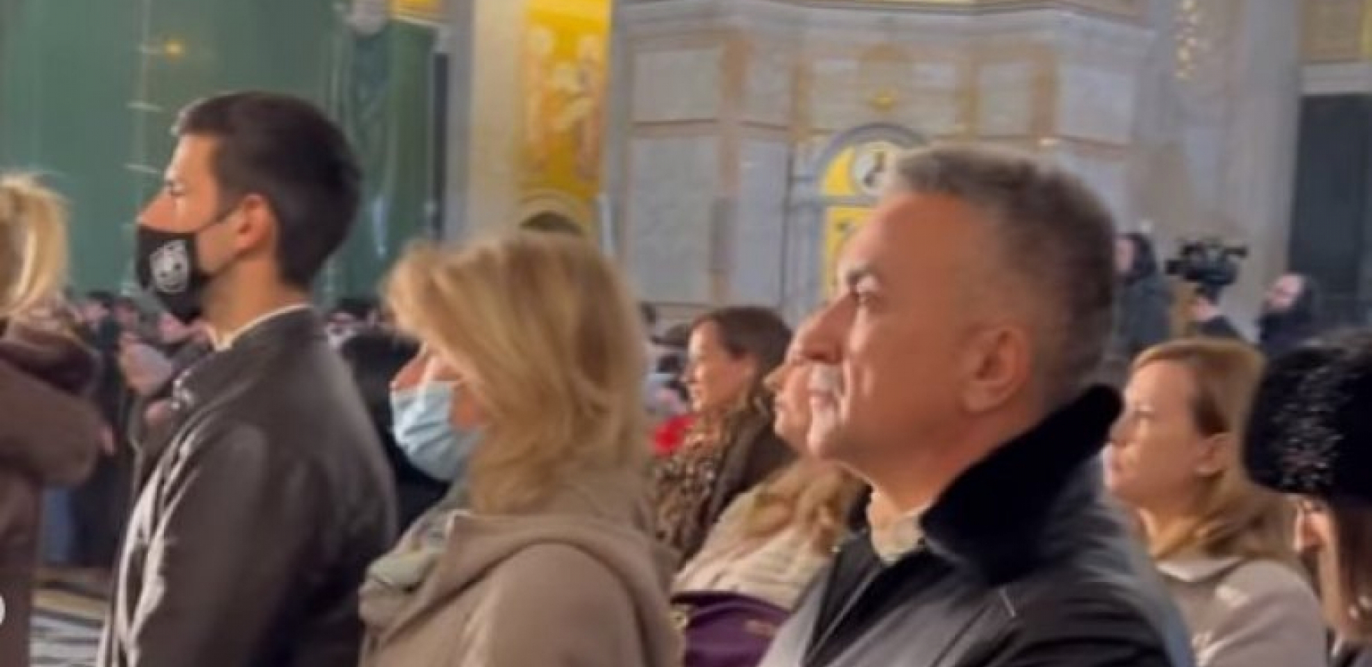 NOVAK SE PRIČESTIO! Đoković sa porodicom na liturgiji u Hramu Svetog Save! (VIDEO)