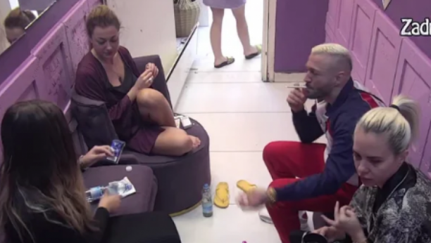 TARA NA APARATIMA! Nenad načinio prvi korak u muvanju zadrugarke, nije znao kako da joj priđe, a onda je izgovorio ovu rečenicu!