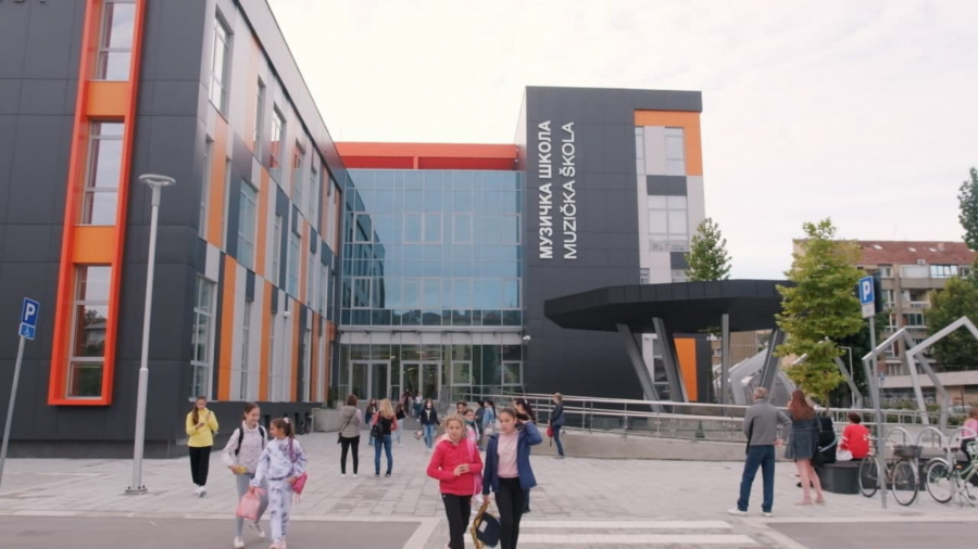 ČETVRTINA BUDŽETA NOVOG SADA ZA DECU I MLADE Vučević: Politika koja brine o njihovoj budućnosti biće nastavljena i u 2022. godini