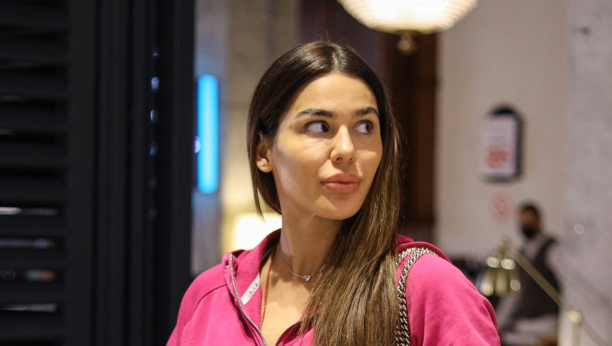 PEVAČICA UTEŠILA ŽENE KOJE JOJ SE DIVE! Nakon vrelih fotki u bikiniju, Marina pokazala svoje nesavršenosti i iznenadila javnost! (FOTO)