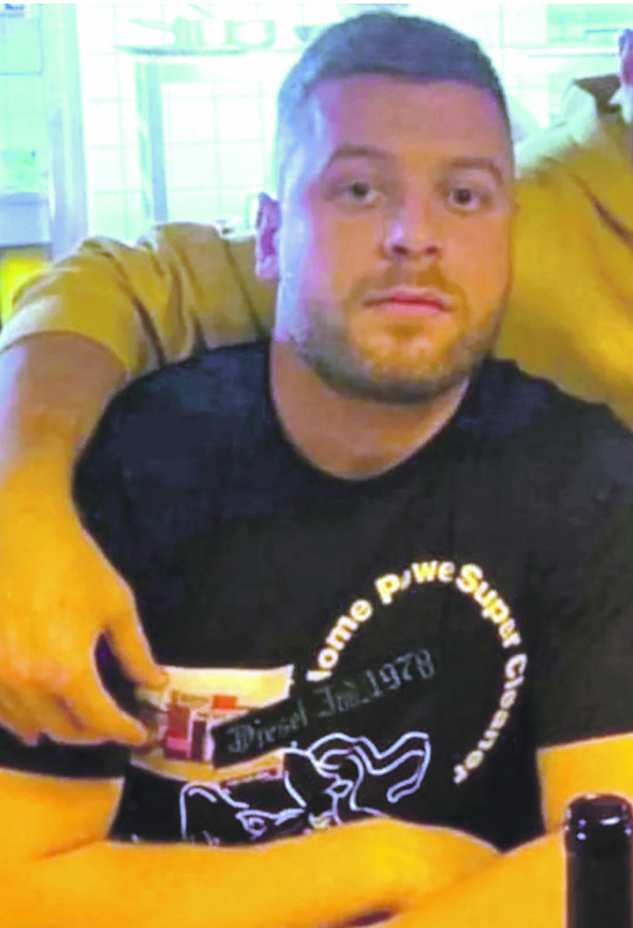 VELIKO RATNO OSTRVO KRIJE ŽIVOG MATEJA? S njegovim ocem kontaktirala VIDOVNJAKINJA - tvrdi da je u kolibi gde žive lutalice, ali u LOŠEM stanju!