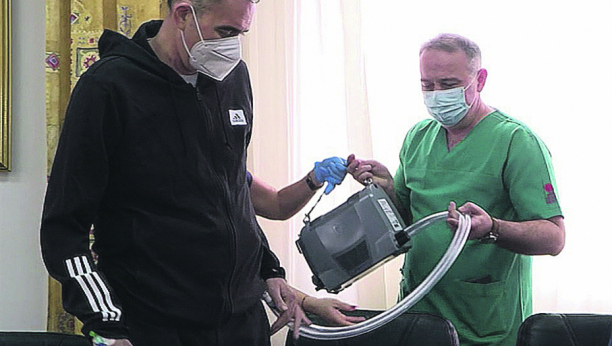 DOKAZALI DA SU NAJBOLJI Na Institutu "Dedinje" Aleksandru Vukoviću ugrađeno veštačko srce (VIDEO)