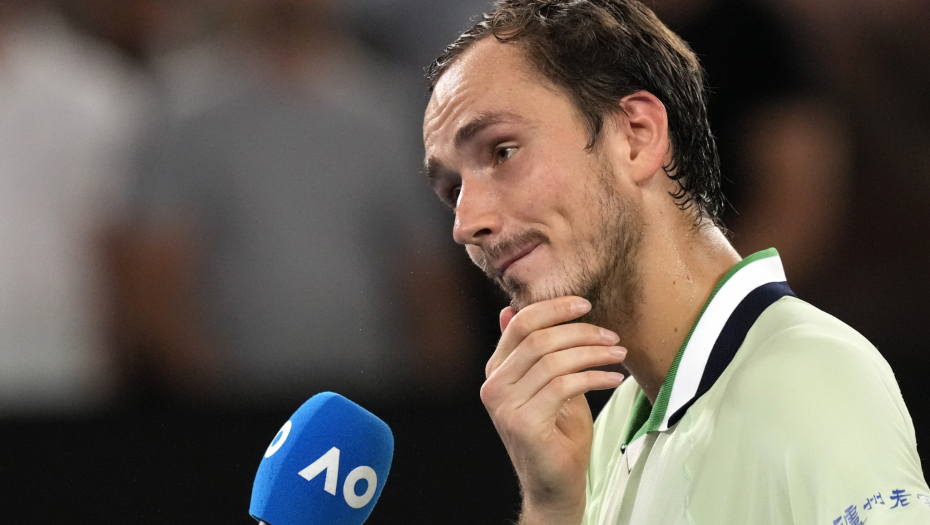 SMEJETE MI SE, A BIO SAM TOTALNO VAN SEBE! Medvedev progovorio o spornom trenutku na meču protiv Cicipasa!