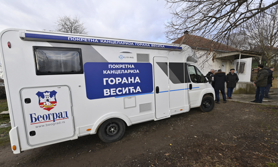 VESIĆ POSETIO PORODICU JELIĆ Samohrana majka devetoro dece dobiće montažnu kuću!