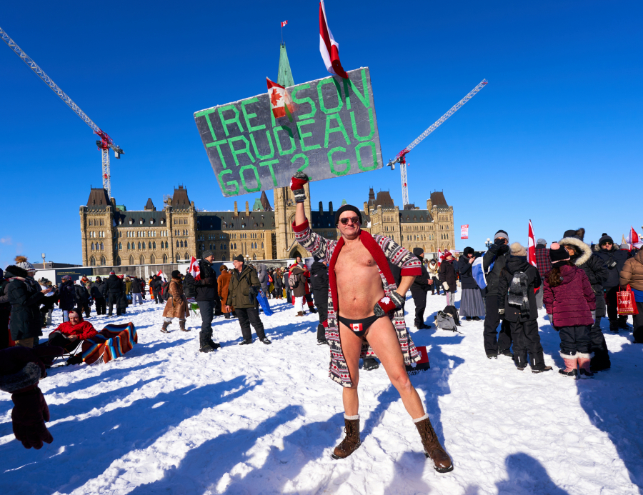 NE ŽELE OBAVEZNU VAKCINU Hiljade ljudi u Kanadi demonstriralo protiv kovid mera