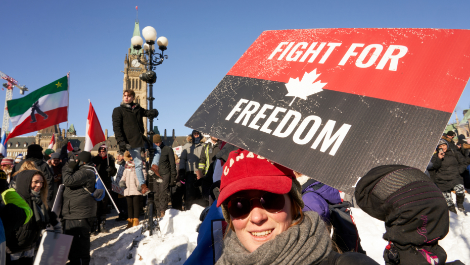 NE ŽELE OBAVEZNU VAKCINU Hiljade ljudi u Kanadi demonstriralo protiv kovid mera