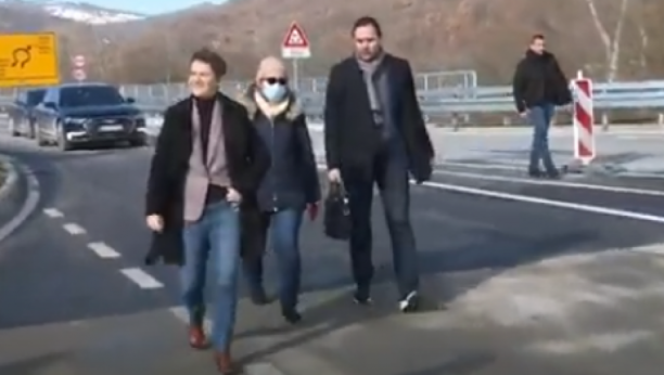 PREMIJERKA BRNABIĆ NA SVEČANOSTI: Do 2012. političari su samo krali pa sad kupuju klubove premijer lige, mi gradimo puteve, škole i bolnice