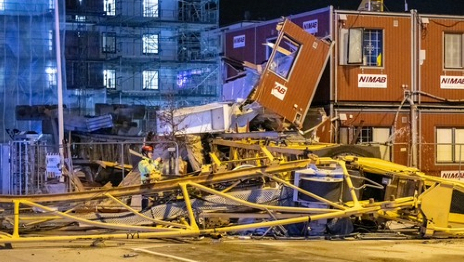 UŽASAVAJUĆE SCENE OLUJE KOJA JE PARALISALA EVROPU Ima poginulih, saobraćaj u kolapsu, stotine hiljada ODSEČENO OD SVETA (VIDEO)