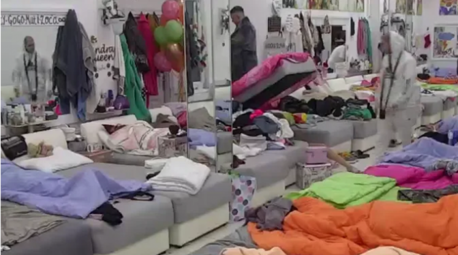 SVE VIŠE POKAZUJE SIMPATIJE Dejan se sve vreme motao oko Aleksandre, pa shvatio da je greškom zamenio ovo sa njom!