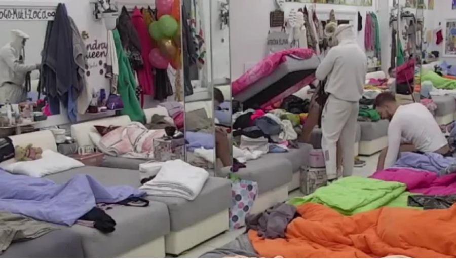 SVE VIŠE POKAZUJE SIMPATIJE Dejan se sve vreme motao oko Aleksandre, pa shvatio da je greškom zamenio ovo sa njom!