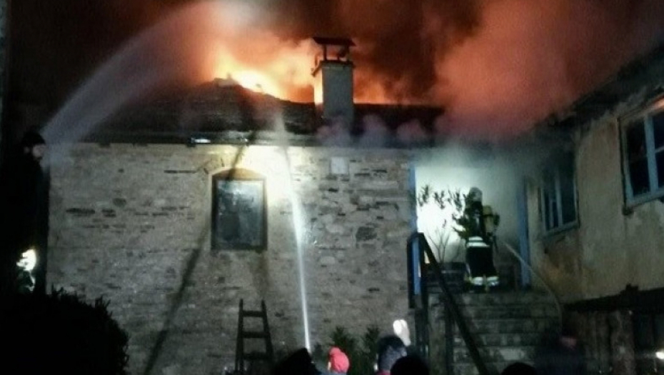 POŽAR NA SVETOJ GORI Zapalio se skit Svetog Vasilija