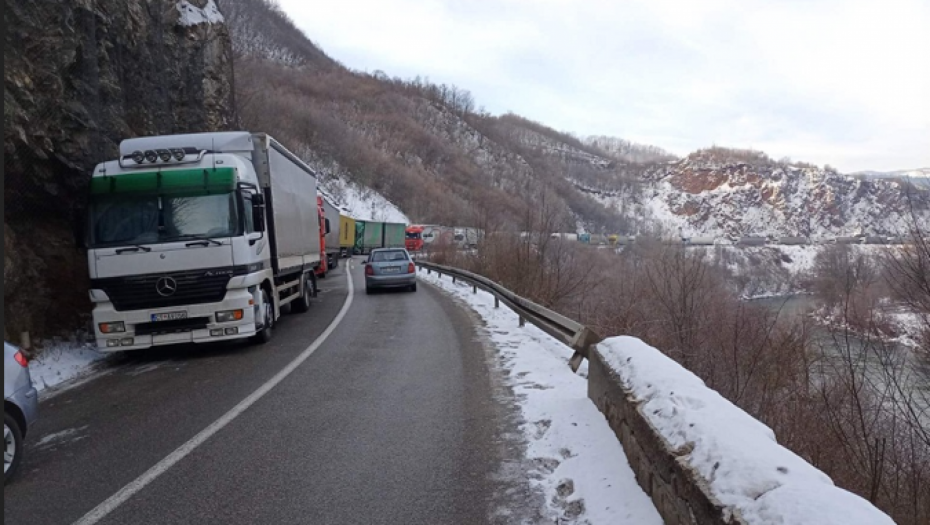 Zbog odrona obustava saobraćaja ka Crnoj Gori preko prelaza Gostun