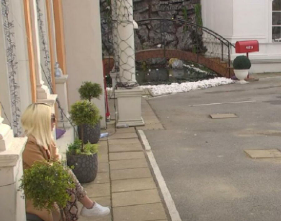 MATORA NA IVICI NERVNOG SLOMA! Zadrugarka napravila haos zbog Mc Aleks, ne može više da se kontroliše!