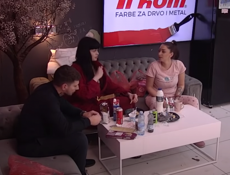SANJALA ZAUZETOG ZADRUGARA! Ana Spasojević otkrila Deniz i Mihiću da je imala vrele snove sa jednim učesnikom koji joj je zagolicao maštu!