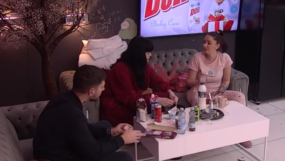 SANJALA ZAUZETOG ZADRUGARA! Ana Spasojević otkrila Deniz i Mihiću da je imala vrele snove sa jednim učesnikom koji joj je zagolicao maštu!