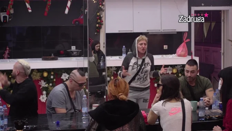 DEJAN ZAVADIO DVE NAJBOLJE PRIJATELJICE Marijana sasula Aleksandri sve u lice, pa je nazvala Majom Marinković