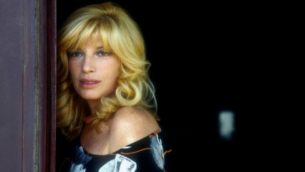 PREMINULA SLAVNA GLUMICA, BOGINJA SE*SEPILA Ljubavnik je napravio tajne stepenice koje su vodile do njenog stana, šutnuo je posle 10 godina