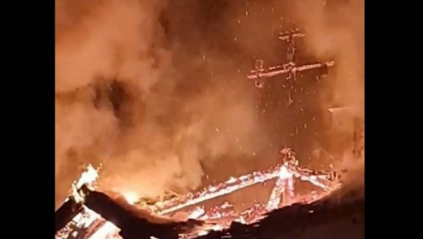 VATRENA STIHIJA GUTA SVE PRED SOBOM Prvi snimak požara u manastiru Svete trojice! (VIDEO)