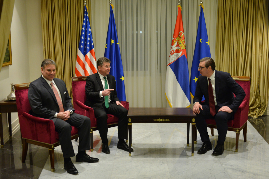 VUČIĆ DANAS SA ESKOBAROM I LAJČAKOM Izaslanici Amerike i EU stižu u Beograd, evo šta je cilj posete