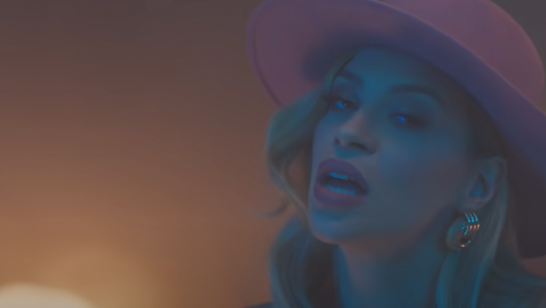 GDE JE NESTALA GRANDOVA ZVEZDA? Predviđali su joj blistavu karijeru, pesmu joj je radio Bane Opačić, a evo šta radi sada lepa pevačica!