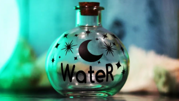 PRIPREMITE MESEČEVU VODU: U noći MLADOG MESECA privucite novac i sreću, napravite ključne promene u svom životu