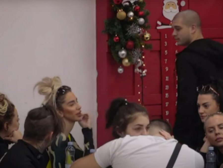 DEJAN PRIZNAO! Ovo ga koči da ozvaniči vezu sa Aleks, ima čudan zahtev, ona odmah reagovala!