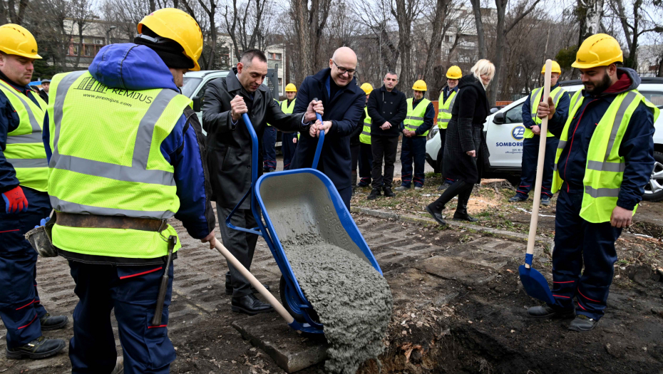 BEZBEDNOST NA PRVOM MESTU Vulin i Vučević položili kamen temeljac za izgradnju policijske ispostave Stari Grad (FOTO)