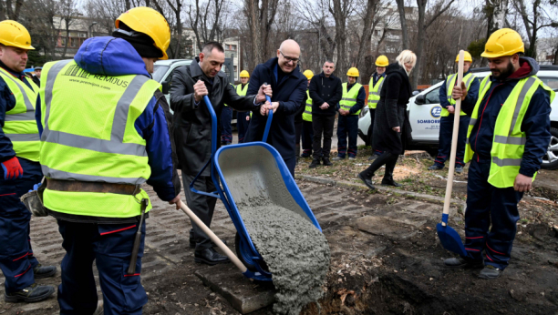 BEZBEDNOST NA PRVOM MESTU Vulin i Vučević položili kamen temeljac za izgradnju policijske ispostave Stari Grad (FOTO)