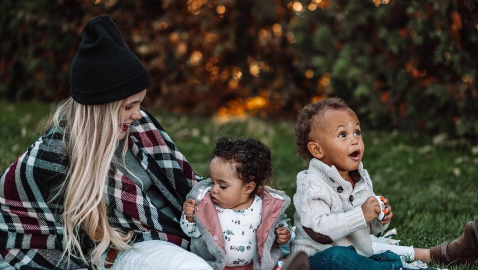 EVO KAKO DA RAZUMETE GOVOR TELA SVOG DETETA Češkaju se po glavi kad lažu