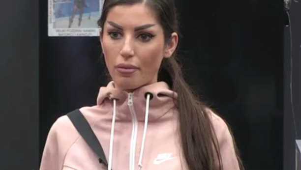 ĐEDOVIĆ NAJSTRAŠNIJE IZVREĐAO MIMU: Plaši vrane izgledom, ima čir na stomaku, a tek kakvo joj je lice!