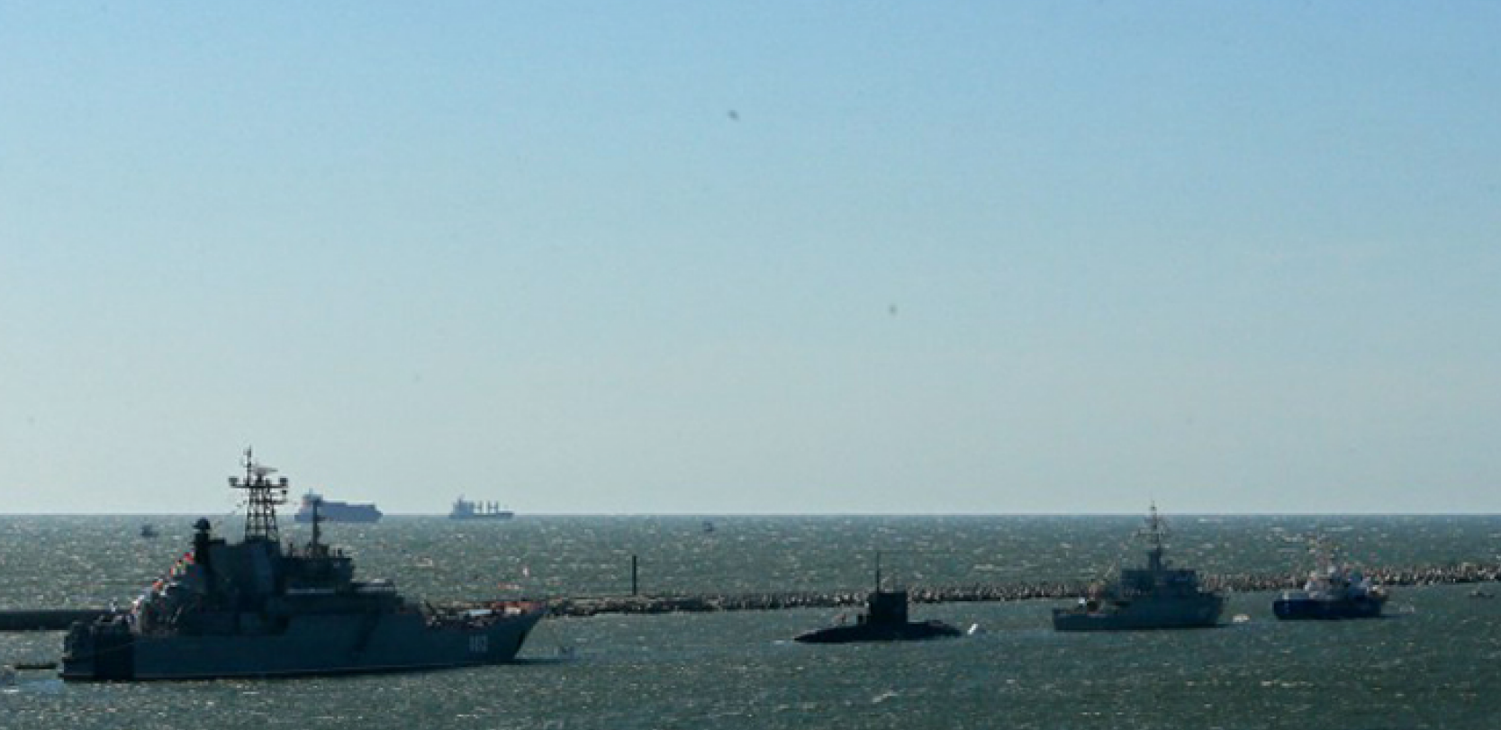 PRIMEĆEN VELIKI BROJ RUSKIH RATNIH BRODOVA Crnomorska flota uočena sa obala Odese? (FOTO/VIDEO)