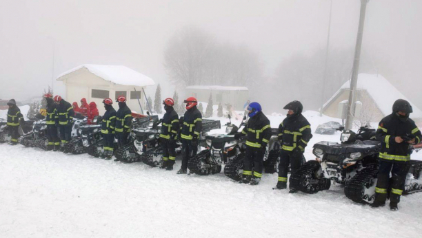 VEŽBANJE TOKOM DANA I NOĆI Trening za pripadnike Vatrogasno-spasilačkih jedinica (FOTO)