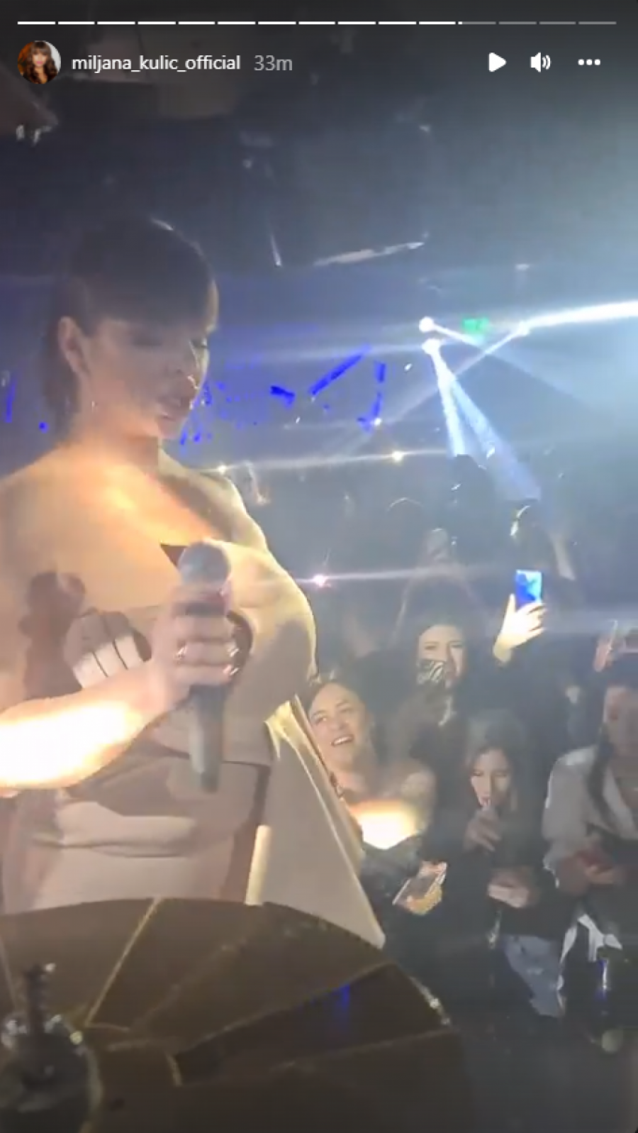 PRVA TEZGA MILJANE KULIĆ Bivša zadrugarka postala pevačica, zapalila atmosferu, pa uzela bakšiš uz Stojinu pesmu!