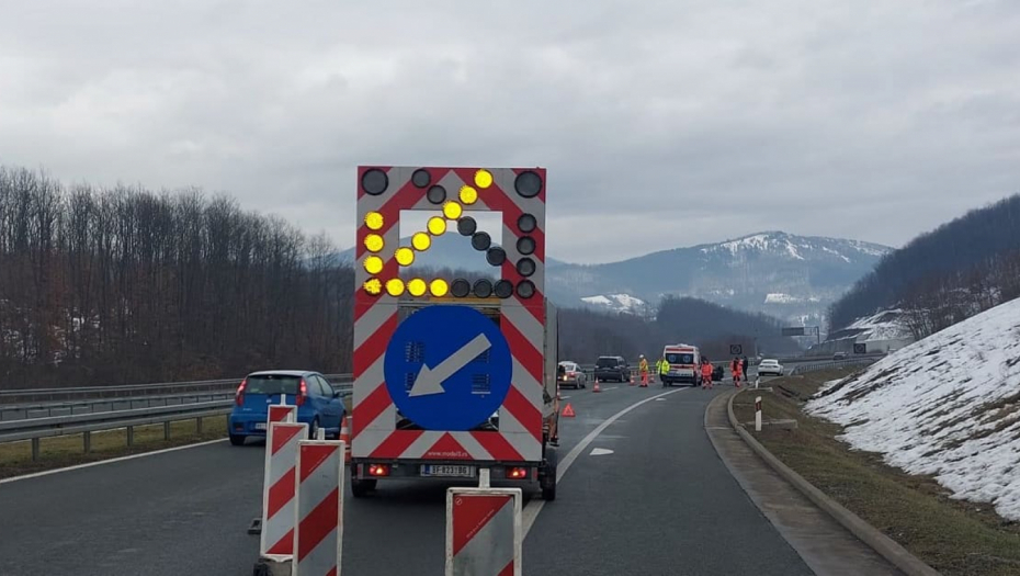 JEZIVA SCENA NA MESTU NESREĆE NA AUTOPUTU MILOŠ VELIKI Teško povređena žena u prevrtanju auta, HITNO prebačena u bolnicu (FOTO)