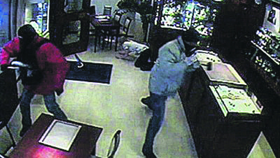 PINK PANTERI PONOVO U AKCIJI Usred Pariza izveli milionsku pljačku i pobegli na motorima!