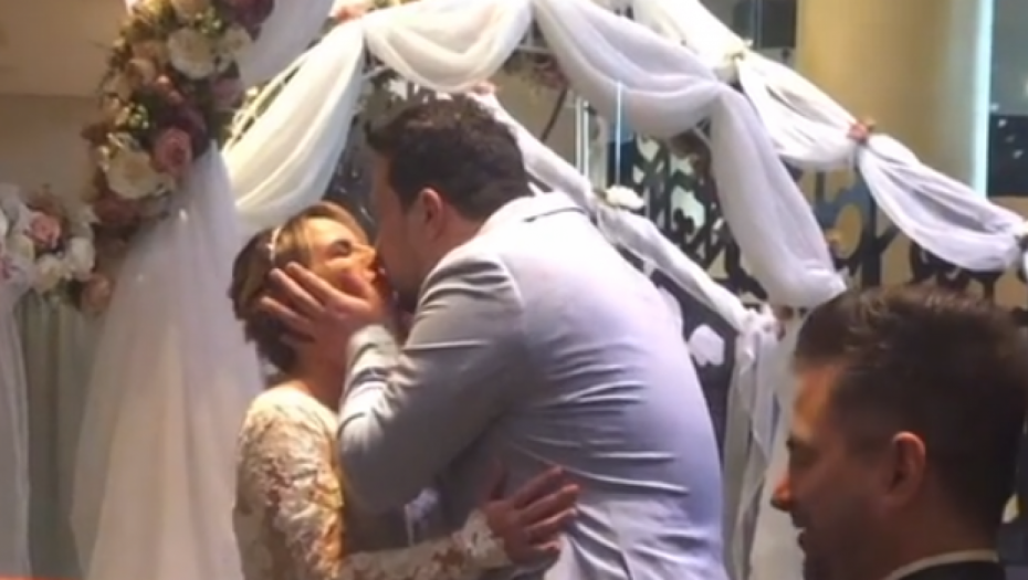 UDALA SE ANA BUČEVIĆ! Motivaciona govornica rekla "DA" bratu Maje Nikolić, evo kako su izgledali na venčanju (FOTO)