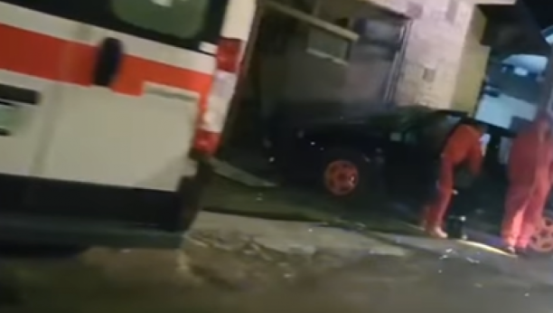 UŽAS U PETROVCU NA MLAVI Mladić i devojka automobilom uleteli u lokal! (VIDEO)
