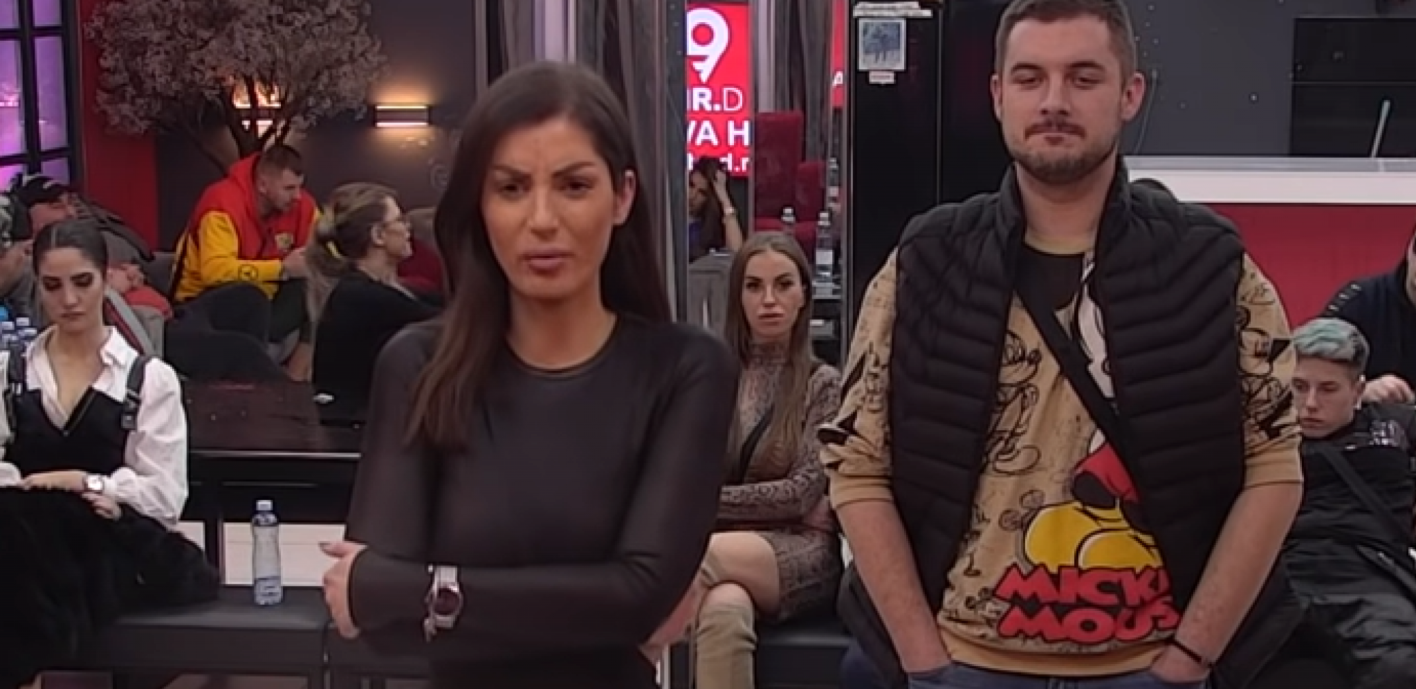 NIKAD VRELIJE U SPAVAĆOJ SOBI Mimas naskakala na Gruju, pevač se prepustio strastima (VIDEO +18)