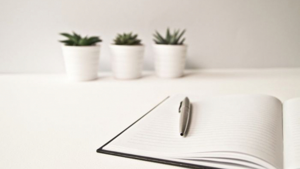 KAKO SE PIŠE: "PRI TOM" ili "PRITOM", znate li kako je ispravno?