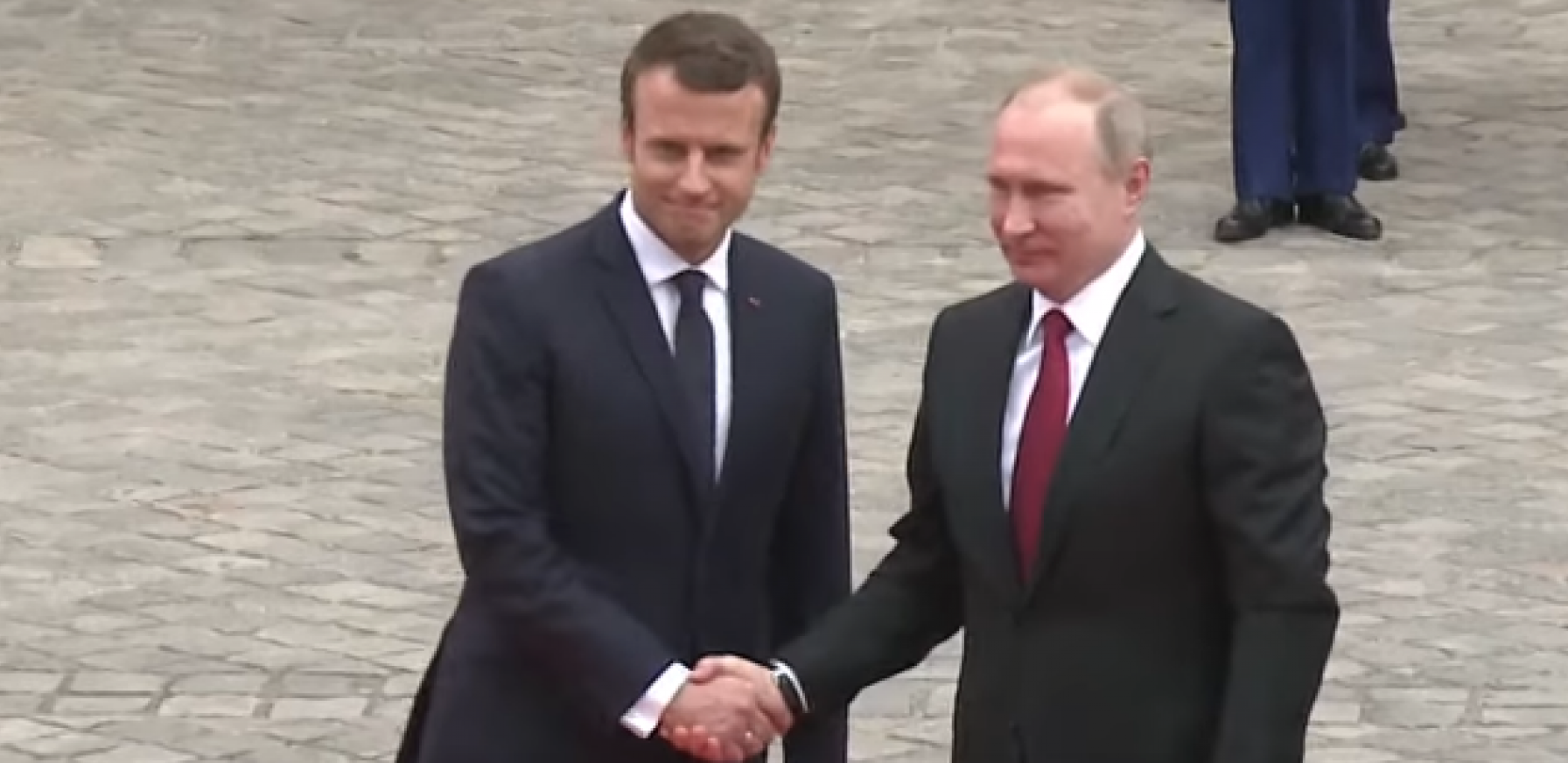 PESKOV JE POTVRDIO: Putin i Makron razgovarali telefonom skoro dva sata, a evo kakva je uloga francuskog predsednika
