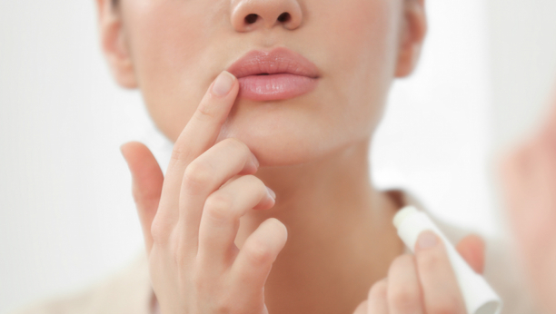 Usne lako mogu da postanu osušene i ispucale: Probajte ovaj domaći balzam