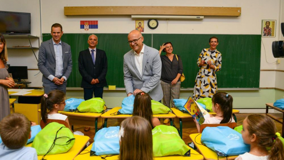 GRADONAČELNIK VUČEVIĆ O OBNOVI MEDICINSKE ŠKOLE U NOVOM SADU: Deca su naša budućnost i ponosan sam što grad ulaže u bolje sutra