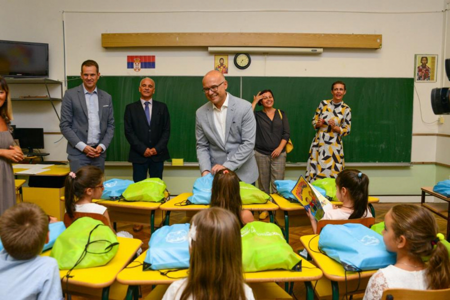 NOVI SAD OBEZBEDIO PREKO 6 MILIJARDI ZA BROJNE PROJEKTE U vreme Pajtića deci poklanjani setovi za depilaciju, danas besplatni vrtići i udžbenici, nove škole...