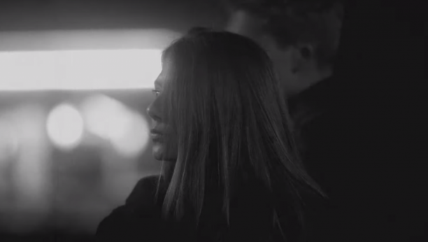 UZ HIT "TU NOĆ KAD SI SE UDAVALA" PLAČEMO GODINAMA: Pesma krije krvavu tajnu, kada se pojavio na vratima, ona je sebi presudila